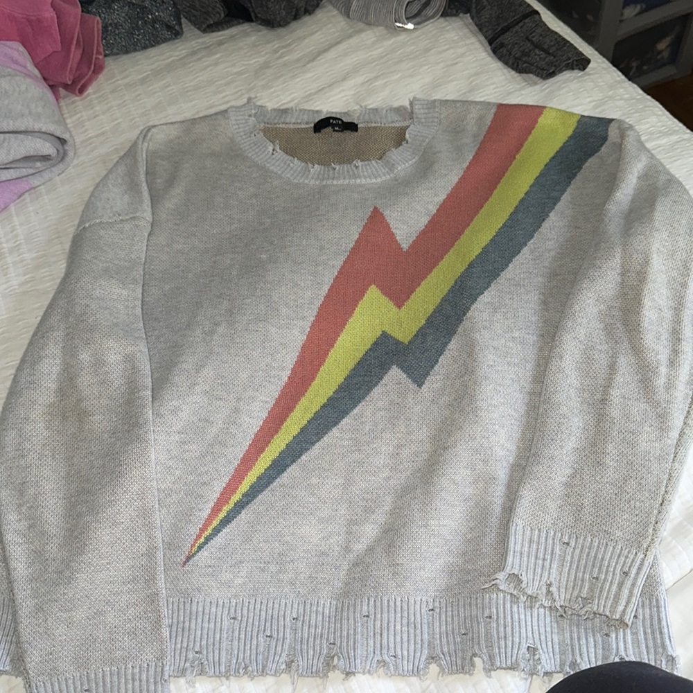 Fate distressed lightning bolt rainbow sweater size medium
